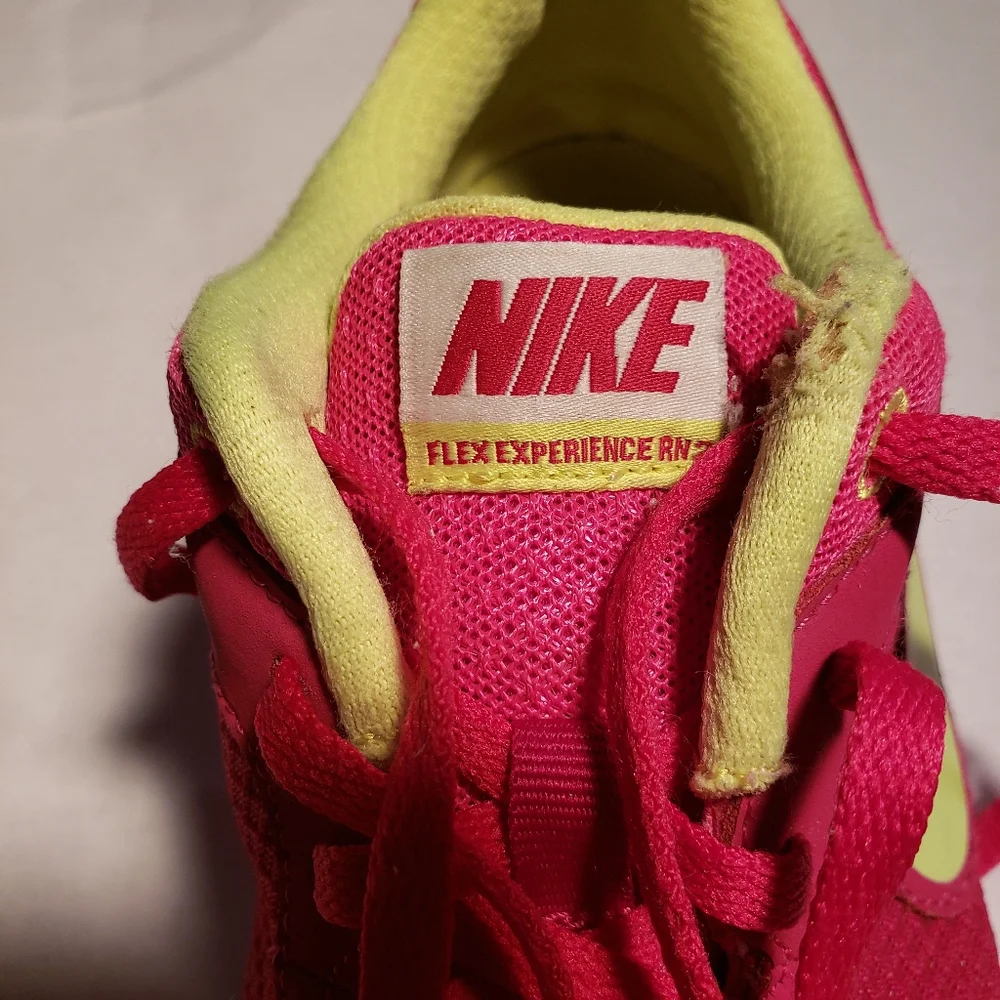 NIKE FLEX EXPERIENCE RN 2 SZ 6Y‎